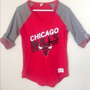 Mitchell & Ness Chicago Bull  V-Neck Shirt